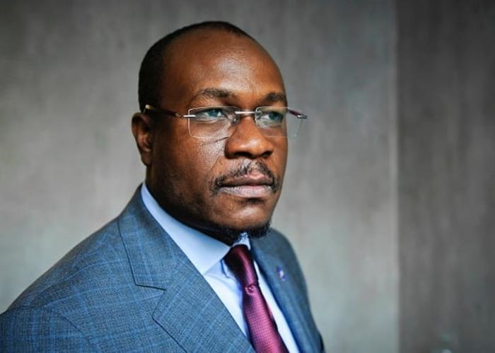 Delly Sesanga appelle à la démission de Félix Tshisekedi après la débâcle militaire dans l’Est du pays